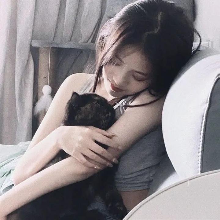 重生黑月光，大小姐她专治不服